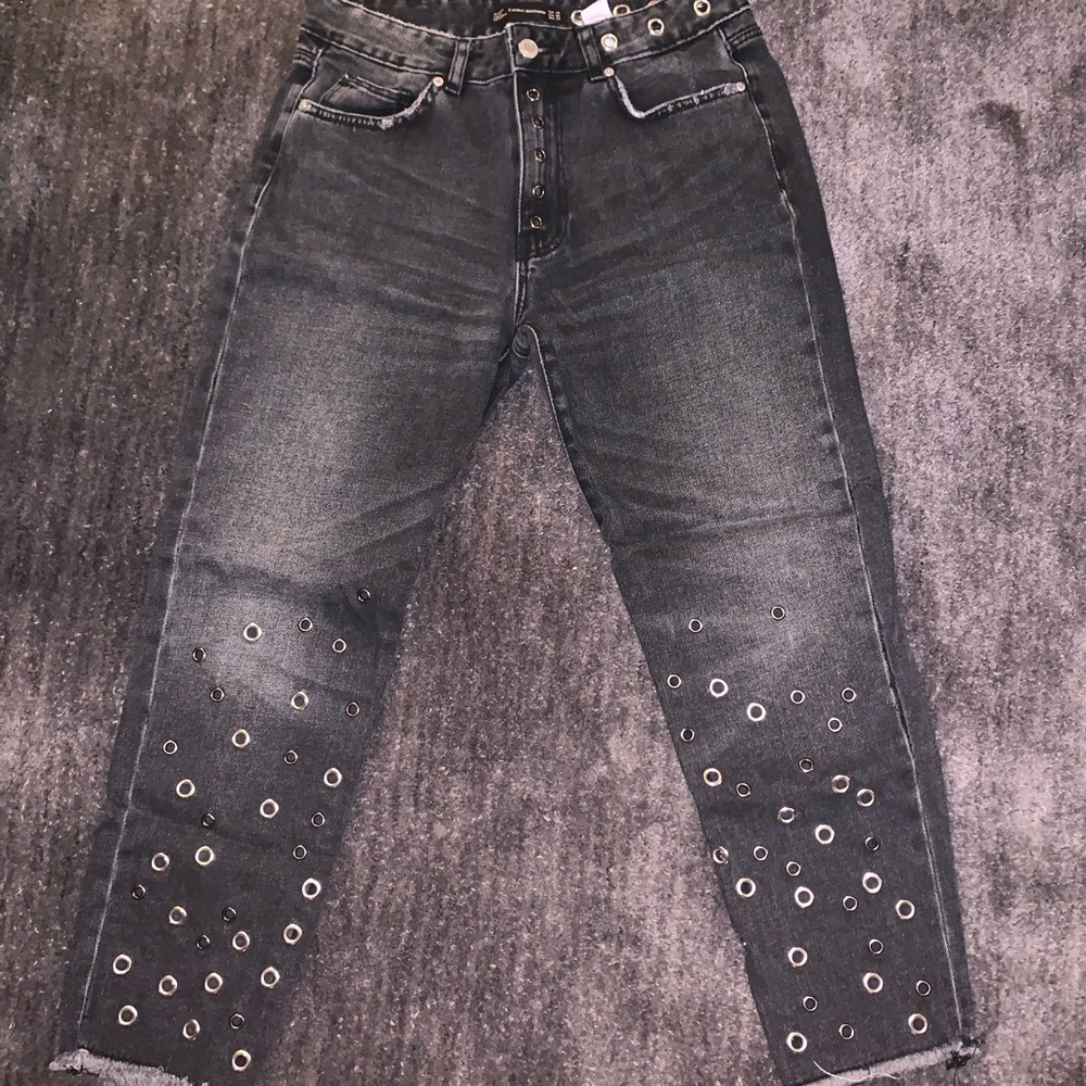 ZARA BLACK GRUNGY HIGH WASTED JEANS